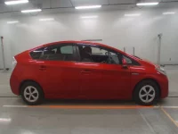 Toyota PRIUS лот № 30778 оценка 3.5  с аукциона в Японии 2