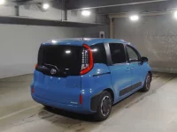 Toyota SIENTA лот № 2134 оценка 5  с аукциона в Японии 1