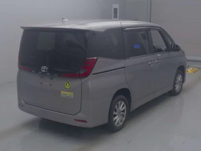 Toyota NOAH  с аукциона в Японии