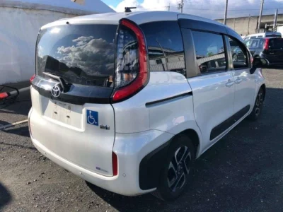 Toyota SIENTA  с аукциона в Японии
