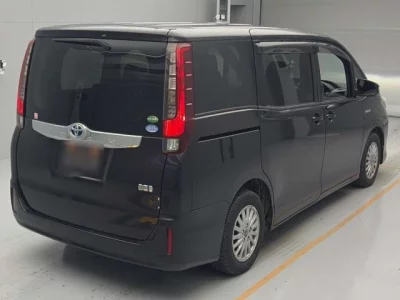 Toyota NOAH  с аукциона в Японии