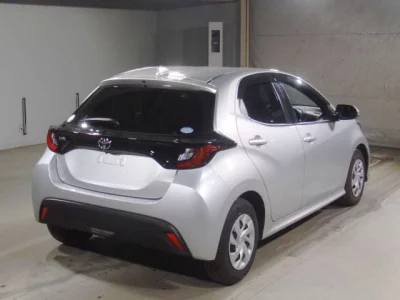 Toyota YARIS  с аукциона в Японии
