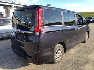 Toyota ESQUIRE  с аукциона в Японии