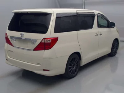 Toyota ALPHARD  с аукциона в Японии