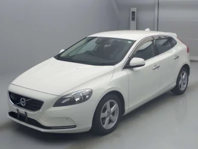 Volvo V40  с аукциона в Японии