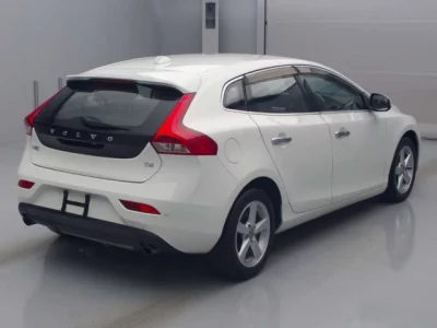 Volvo V40  с аукциона в Японии