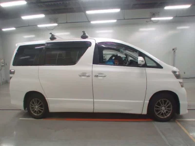 Toyota VELLFIRE  с аукциона в Японии