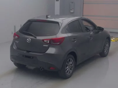 Mazda DEMIO  с аукциона в Японии