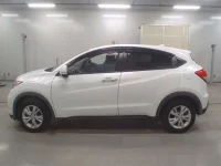 Honda VEZEL лот № 30900 оценка 3.5  с аукциона в Японии 3