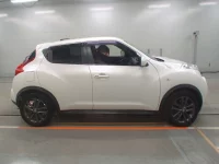Nissan JUKE лот № 30903 оценка 4.5  с аукциона в Японии 2
