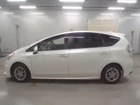 Toyota PRIUS ALPHA лот № 30911 оценка 3.5  с аукциона в Японии 3