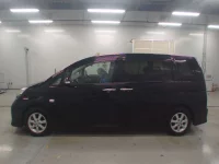 Toyota ISIS лот № 30924 оценка 4  с аукциона в Японии 3