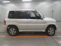 Mitsubishi PAJERO IO лот № 30923 оценка 4  с аукциона в Японии 2