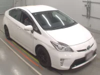 Toyota PRIUS лот № 30941 оценка 3.5  с аукциона в Японии 4