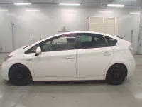 Toyota PRIUS лот № 30941 оценка 3.5  с аукциона в Японии 3