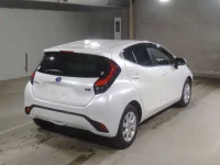 Toyota AQUA лот № 2293 оценка 3  с аукциона в Японии 1