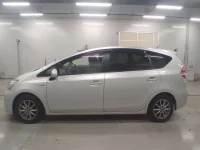 Toyota PRIUS ALPHA лот № 30946 оценка RA  с аукциона в Японии 3