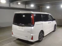 Toyota NOAH лот № 2299 оценка 3.5  с аукциона в Японии 1