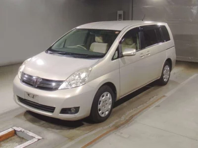 Toyota ISIS  с аукциона в Японии