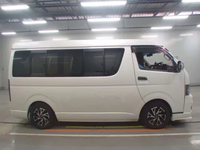 Toyota HIACE  с аукциона в Японии