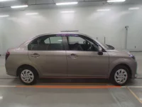 Toyota COROLLA AXIO лот № 30966 оценка R  с аукциона в Японии 2