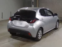 Toyota YARIS лот № 2318 оценка 4  с аукциона в Японии 1