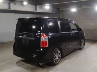 Toyota NOAH лот № 2408 оценка 3.5  с аукциона в Японии 1