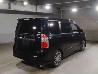 Toyota NOAH  с аукциона в Японии