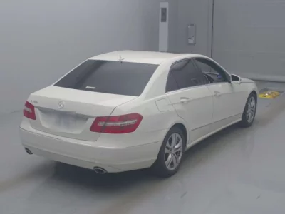 Mercedes-Benz E CLASS  с аукциона в Японии