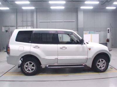 Mitsubishi PAJERO  с аукциона в Японии