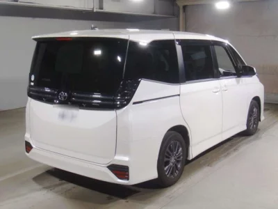 Toyota VOXY  с аукциона в Японии