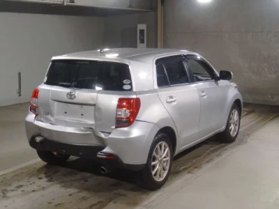 Toyota IST  с аукциона в Японии