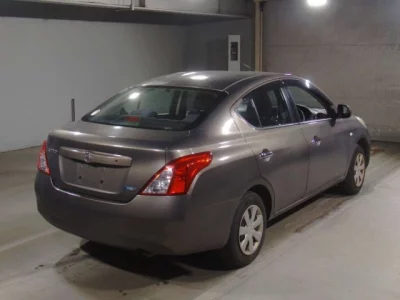 Nissan LATIO  с аукциона в Японии