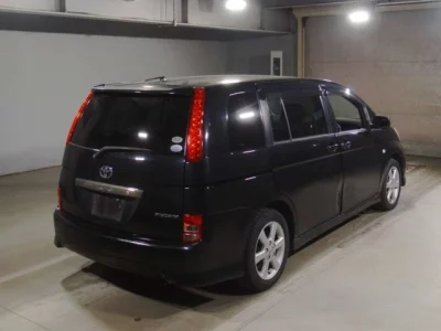 Toyota ISIS  с аукциона в Японии