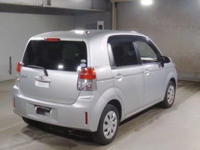 Toyota SPADE  с аукциона в Японии