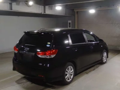 Toyota WISH  с аукциона в Японии