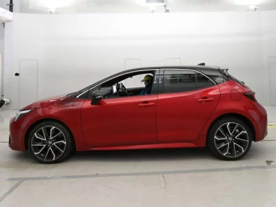 Toyota COROLLA SPORT  с аукциона в Японии