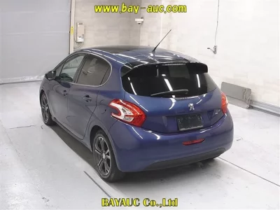 Peugeot 208  с аукциона в Японии