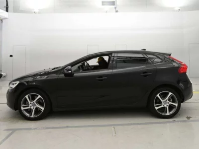 Volvo V40  с аукциона в Японии