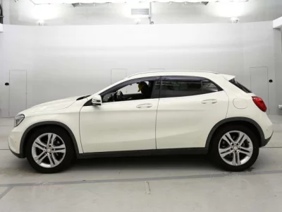 Mercedes-Benz GLA CLASS