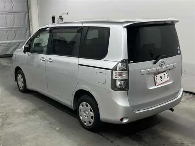 Toyota VOXY  с аукциона в Японии