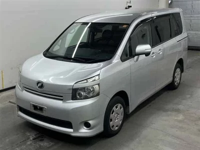 Toyota VOXY  с аукциона в Японии