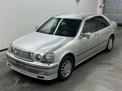 Toyota PROGRES  с аукциона в Японии