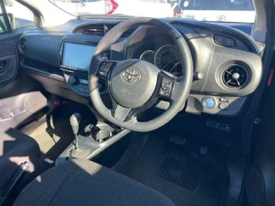 Toyota VITZ  с аукциона в Японии