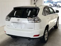 Toyota HARRIER лот № 2104 оценка 3.5  с аукциона в Японии 1