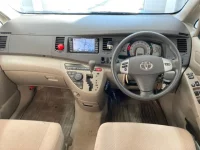 Toyota ISIS лот № 1054 оценка 4  с аукциона в Японии 2
