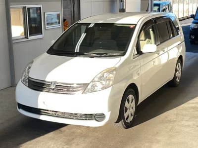 Toyota ISIS  с аукциона в Японии