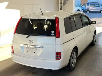 Toyota ISIS  с аукциона в Японии