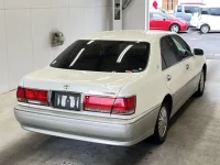 Toyota CROWN лот № 1064 оценка 3.5  с аукциона в Японии 1