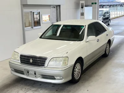 Toyota CROWN  с аукциона в Японии